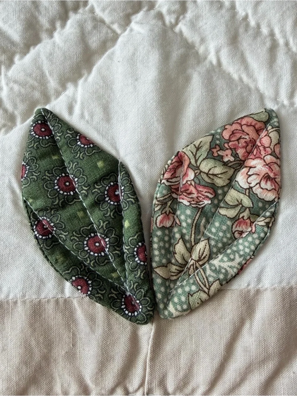 Vintage Floral Appliqué Cotton Quilt Queen 90x88 White Pink Green 3D Leaves